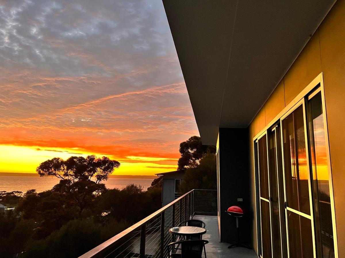 Sunrise On Falie Seaview Eco Accommodation American River Exterior photo