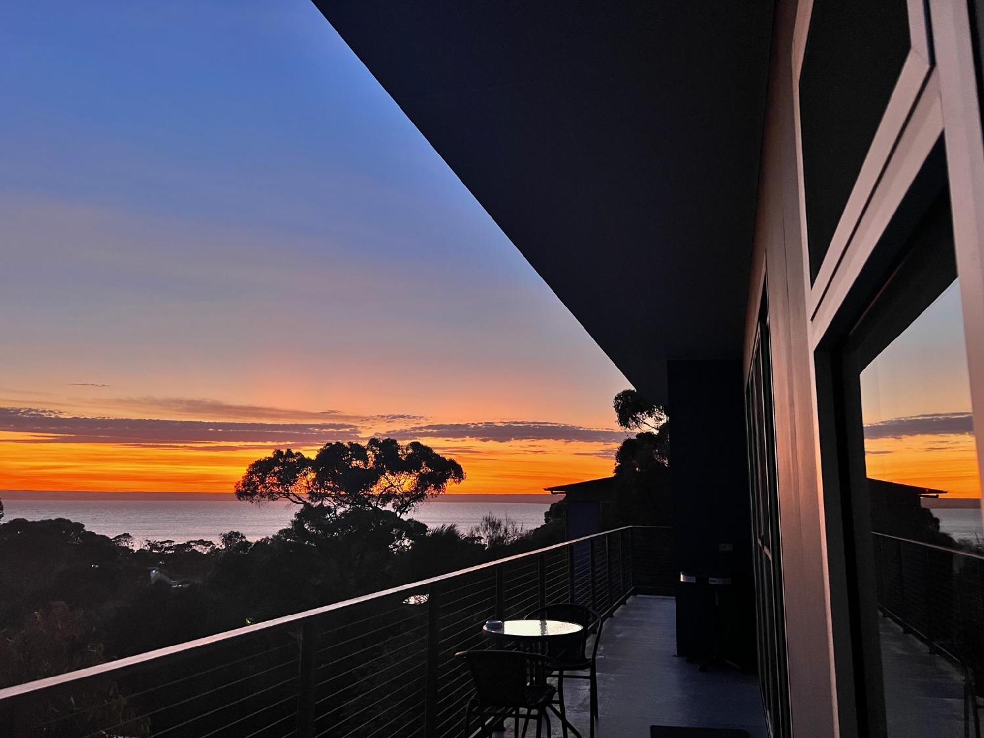 Sunrise On Falie Seaview Eco Accommodation American River Exterior photo
