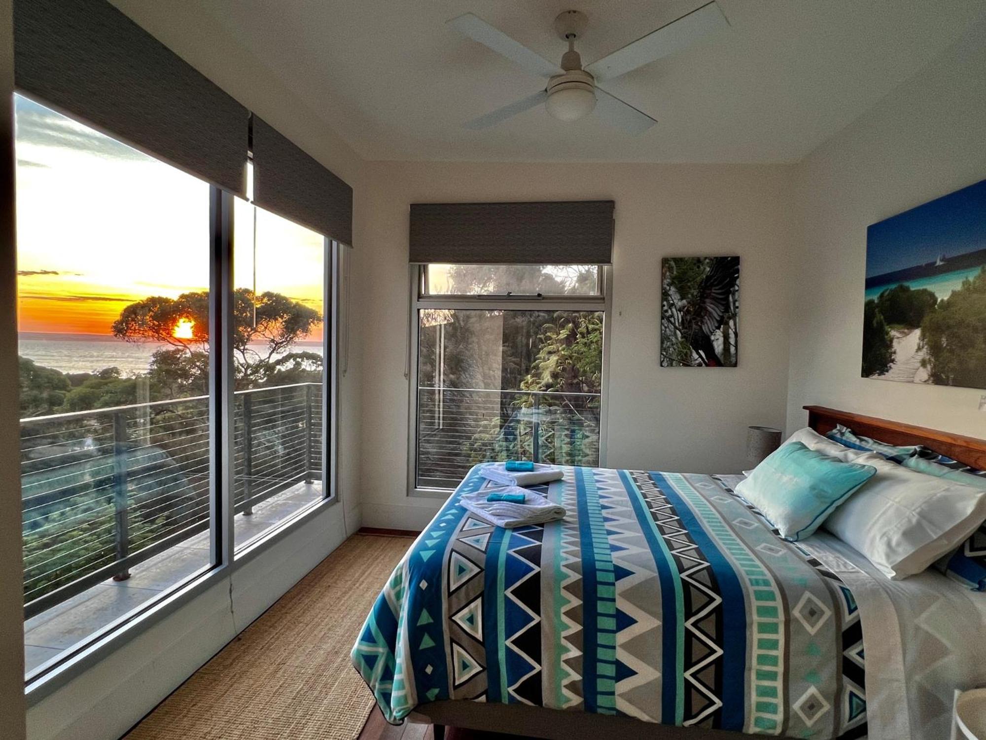 Sunrise On Falie Seaview Eco Accommodation American River Exterior photo