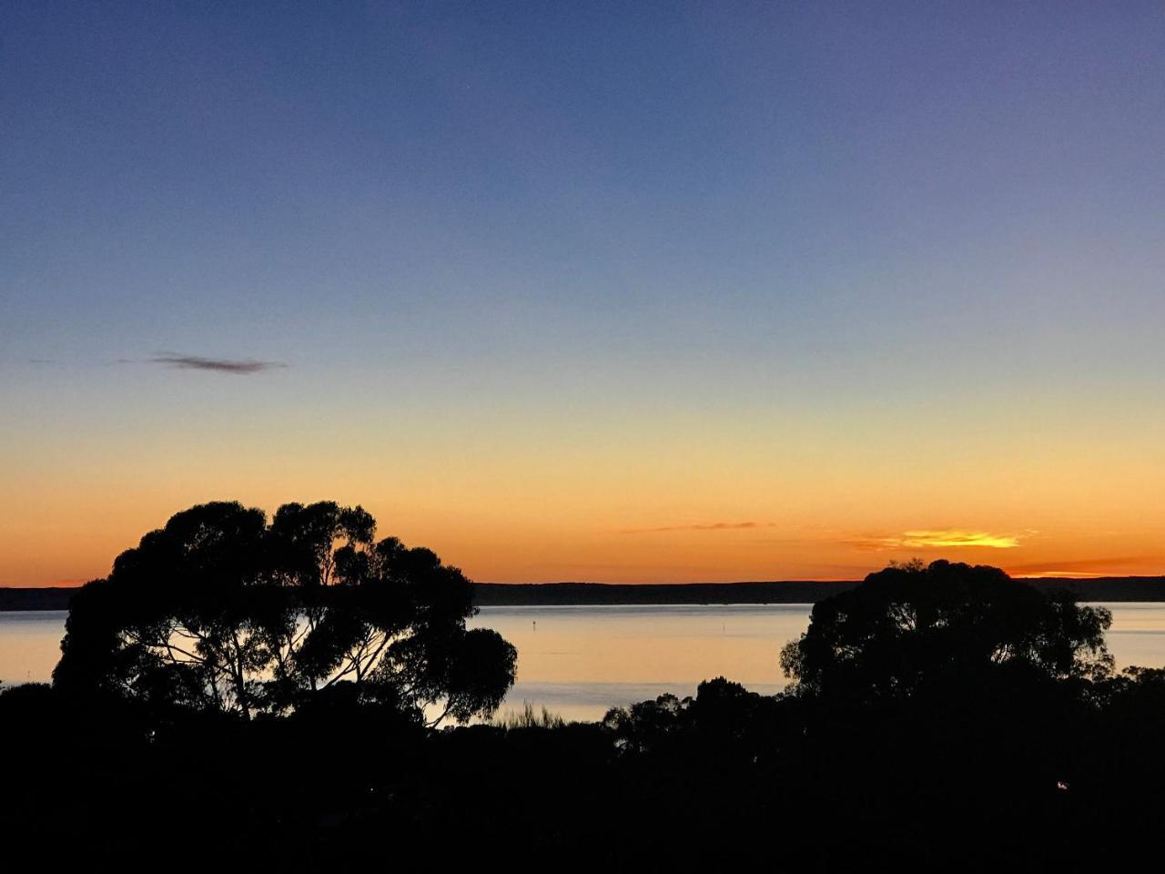 Sunrise On Falie Seaview Eco Accommodation American River Exterior photo